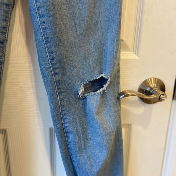 Levi’s High Rise Straight Ripped Jeans - Picture 5 of 7